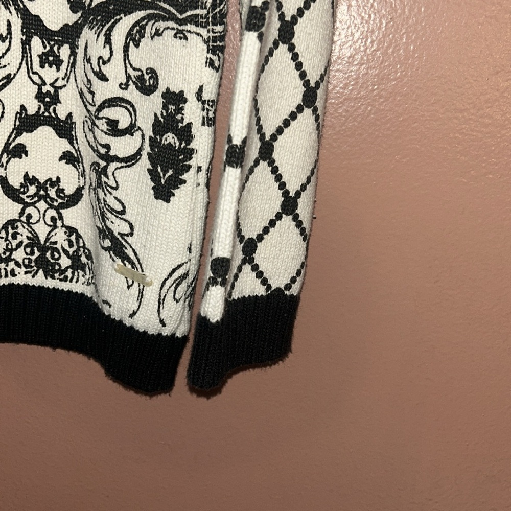 WOMANS ARMAZEN SMALL SWEATER - Picture 4 of 8